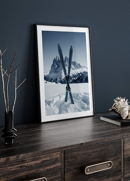 Poster mit gekreuzten Skiern