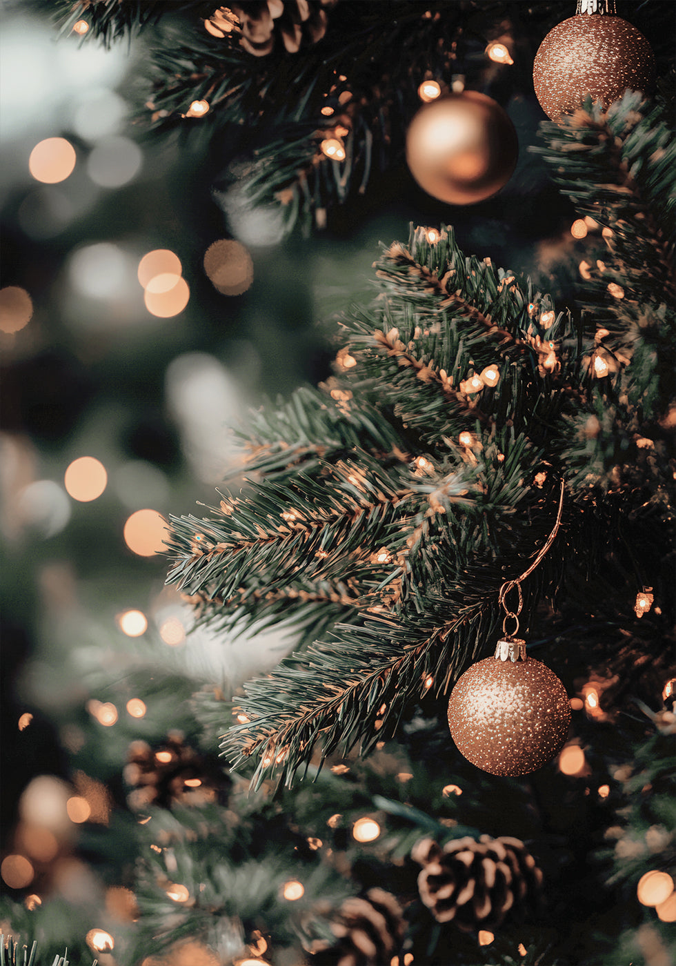 Christmas Tree with Golden Lights Plakat - Posterbox.dk