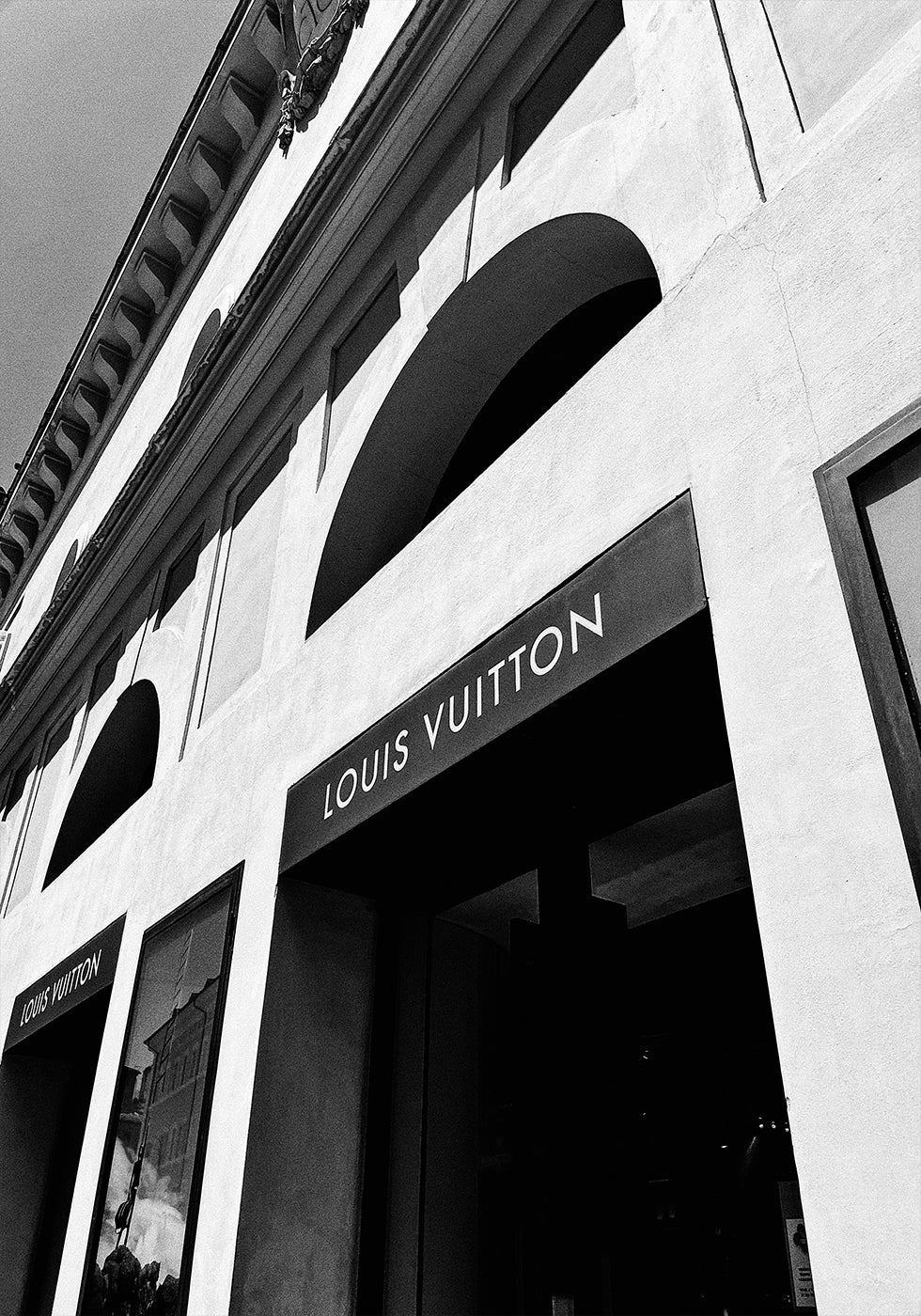 Louis Vuitton Rome Boutique Black & White Plakat - Posterbox
