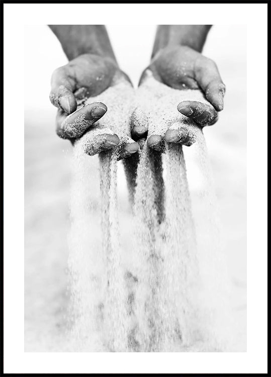 Sand Falling From Hands (B&W) Plakat - Posterbox.dk