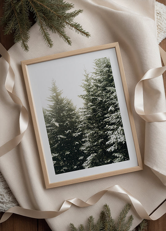 Snowy Evergreen Forest Plakat - Posterbox.dk